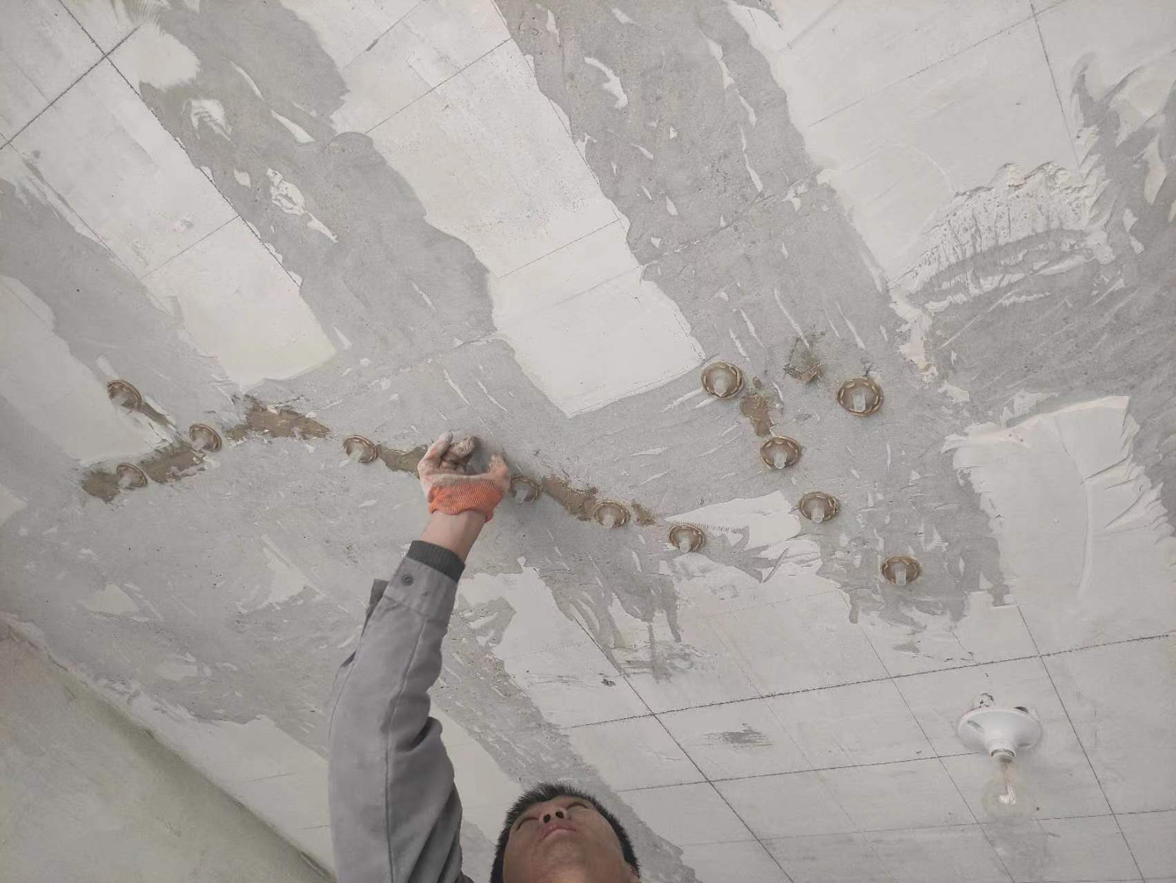 隆化混凝土楼板裂缝为什么会开裂?怎么修补?